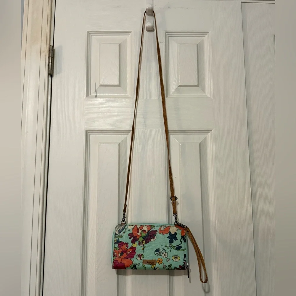Sakroots Artist Circle Large Smartphone Crossbody Wallet in a floral pattern - Picture 4 of 13